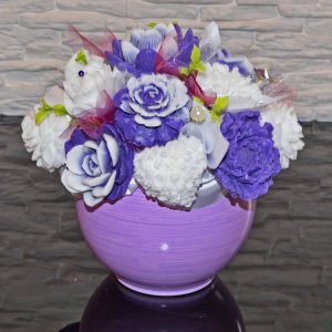 Buchet de săpunuri în ghiveci de ceramică - violet, alb