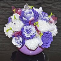 Buchet de săpunuri în ghiveci de ceramică - violet, alb