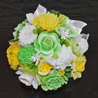 Buchet de săpunuri în ghiveci de ceramică - verde, galben, alb