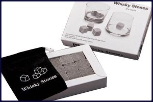 Cuburi de piatră de gheață pentru whisky