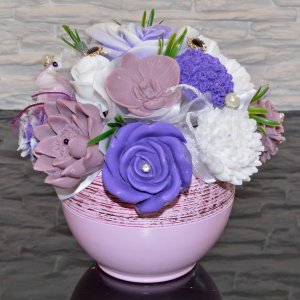 Buchet de săpunuri în ghiveci de ceramică - violet, maro, alb