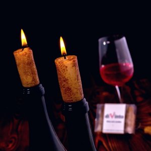 Lumânări în formă de dop de vin