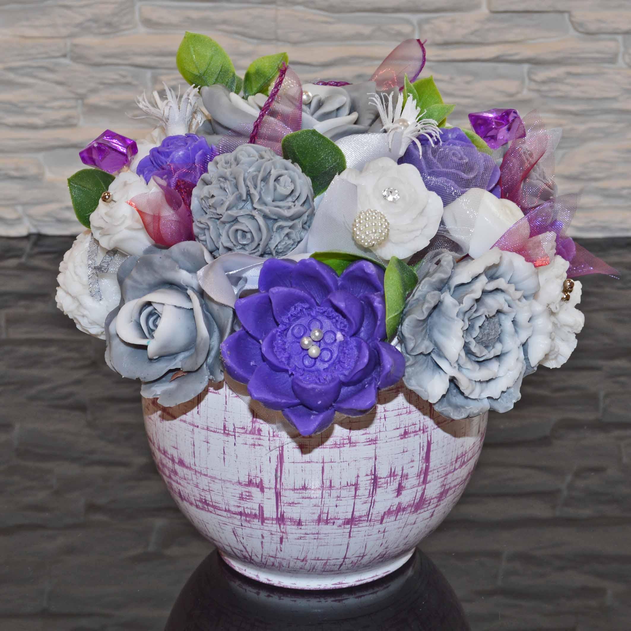 Buchet de săpunuri în ghiveci de ceramică - violet, gri, alb