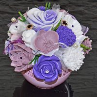 Buchet de săpunuri în ghiveci de ceramică - violet, maro, alb