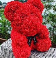 Ursuleț de pluș din trandafiri - roșu 25 cm