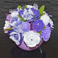 Buchet de săpunuri în ghiveci de ceramică - violet, alb